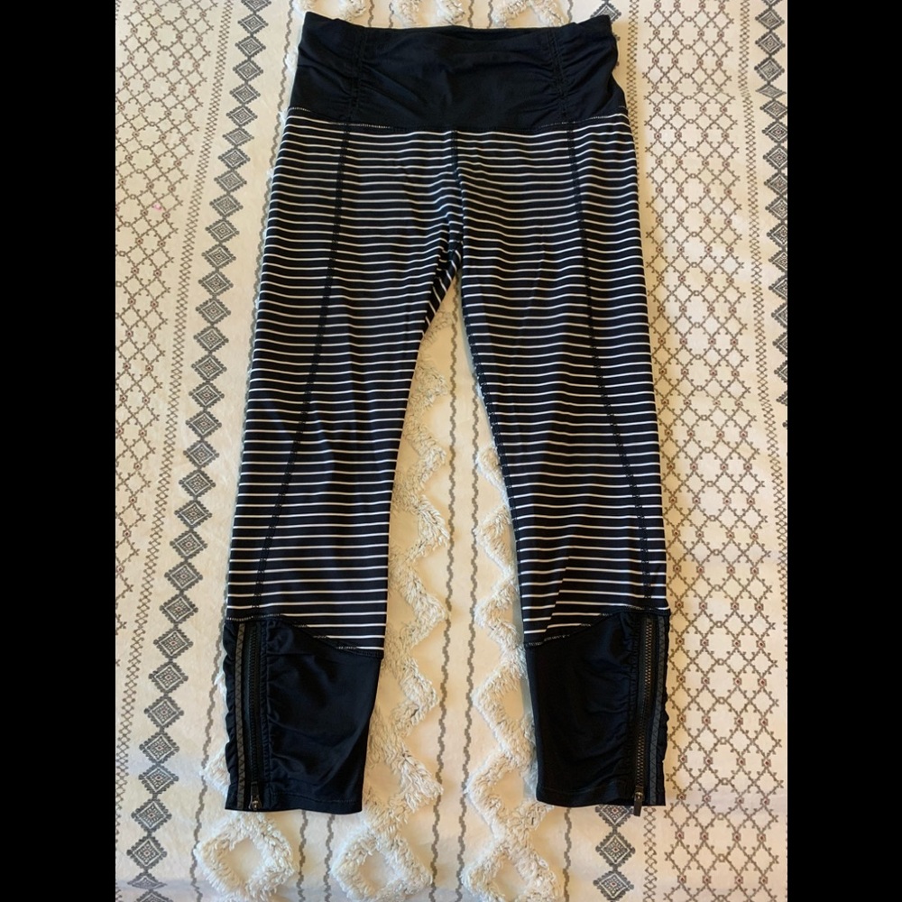 Lululemon Womens leggings. size 6/m
